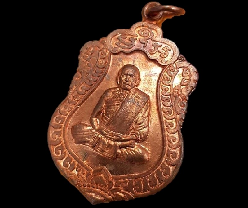 เหรียญนั่งเสมา  หลวงปู่ทิม วัดละหารไร่ ระยอง(โค๊ด ท. ) ปี 55 เนื้อทองแดงผิวไฟสวยๆ