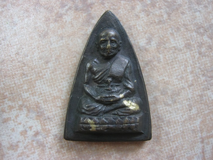 พระหลวงปู่ทวด สามเหลี่ยมเล็ก ปี2508 หลัง รุน1 ยันต์ขาด อุแตก นิยมสุด 