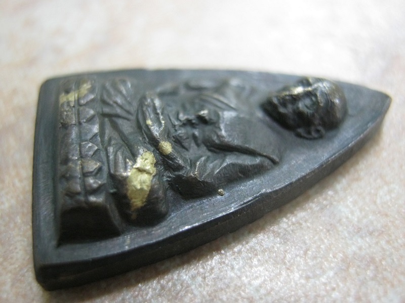 พระหลวงปู่ทวด สามเหลี่ยมเล็ก ปี2508 หลัง รุน1 ยันต์ขาด อุแตก นิยมสุด 