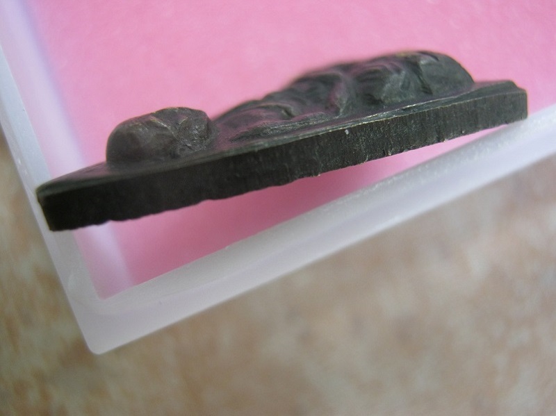 พระหลวงปู่ทวด สามเหลี่ยมเล็ก ปี2508 หลัง รุน1 ยันต์ขาด อุแตก นิยมสุด 