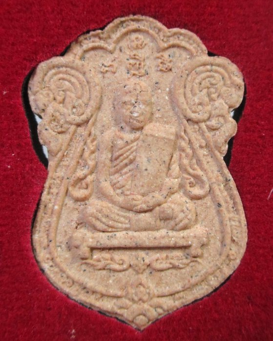๒๐ พระผงรูปเหมือนหลวงปู่แผ้ว ออกวัดลาดหญ้าไทร จ นครปฐม  กล่อง