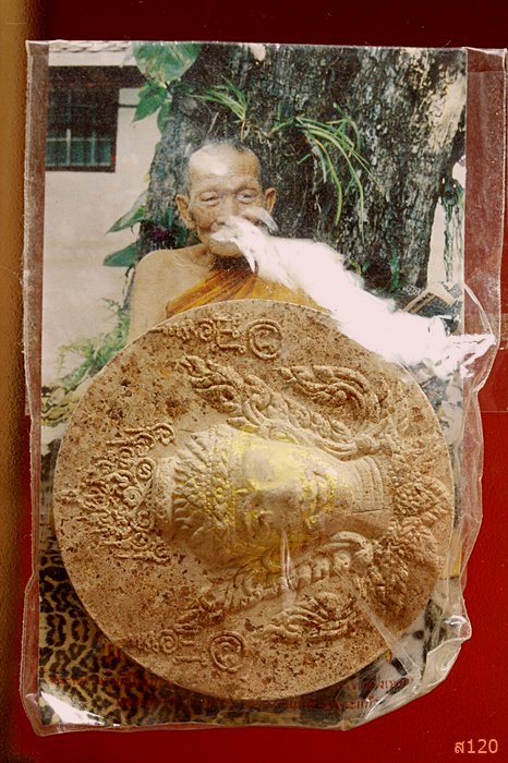 พระลักษณ์หน้าทอง หลวงปู่กาหลง เขี้ยวแก้ว พร้อมซองเดิม