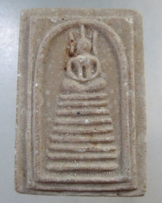 ๒๐ พระสมเด็จเก้าชั้น ผงแก่น้ำมัน