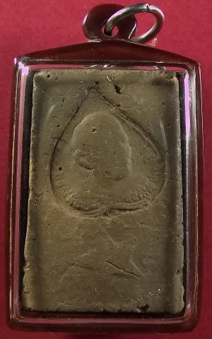 พระสมเด็จวัดดาวเรือง จ.สิงห์บุรี ด้านหลังรูปเหมือนหลวงพ่อจวน