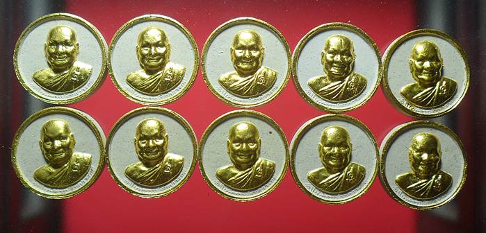 พระผงอายุวัฒนมงคล 80 ปี หลวงพ่อจรัญ วัดอัมพวัน รุ่นสร้างมหาเจดีย์ วัดบางพาน พิมพ์เล็ก 3ซม ชุด10องค์2