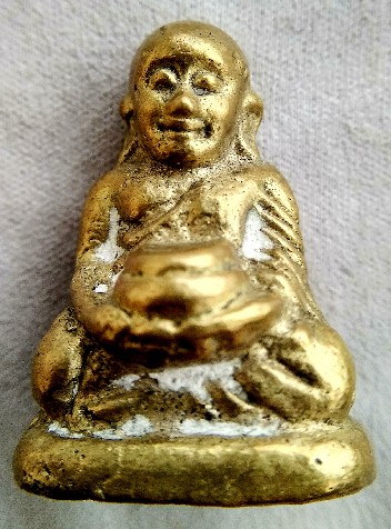 หลวงพ่อเงิน วัดอินพรมใย พิมพ์อุ้มบาตร ปี 2555 โค๊ด ว.อ.กระจาย 