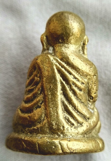 หลวงพ่อเงิน วัดอินพรมใย พิมพ์อุ้มบาตร ปี 2555 โค๊ด ว.อ.กระจาย 