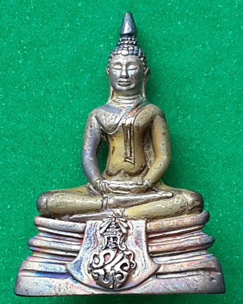 พระกริ่งพระพุทธโสธร รุ่นย้อนยุคสร้างพระอุโบสถ เนื้อเงินชุบสามกษัตริย์ วัดโสธรวรารามวรวิหาร ปี 2539