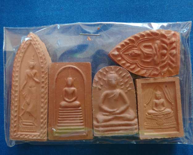 ชุดบรรจุกรุ หลวงปู่เจือ วัดกลางบางแก้ว พระดีที่น่าบูชา ปี 2552 ชุดที่ 1