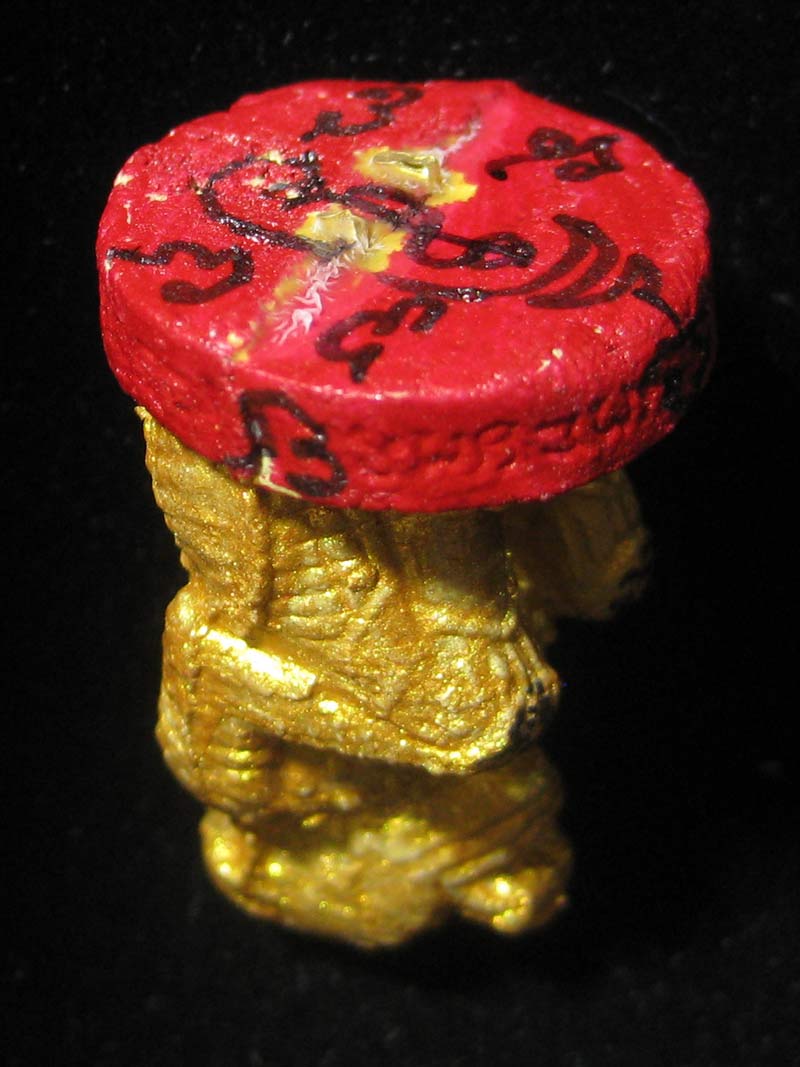 (10) หนุมานชมภูนุช ทาทองฐานแดง ตะกรุดทอง มีจาร แจกกรรมการ ปลุกเสก 5 พิธี ตั้งแต่ปี 2543-2544