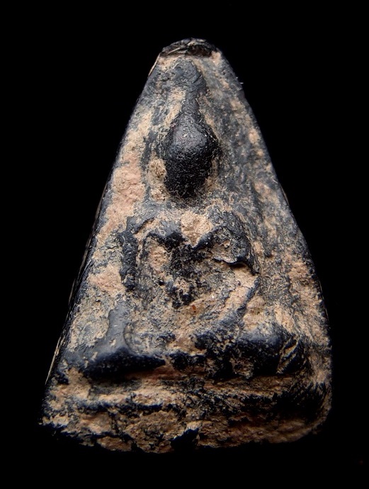 พระนางกำแพงดำ กรุวัดบรมธาตุ พระพิมพ์ยอดนิยมตลอดกาลแห่งสยาม