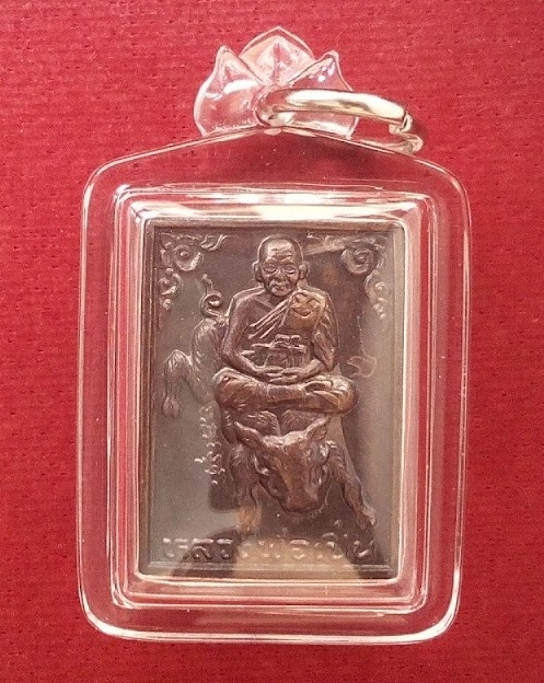 เหรียญขี่หมู ฉลองครบรอบ 70ปี หลวงพ่อเปิ่น วัดบางพระ ปี34 ตอกโค๊ตและจาร ด้านหน้า....เคาะเดียวแดง...