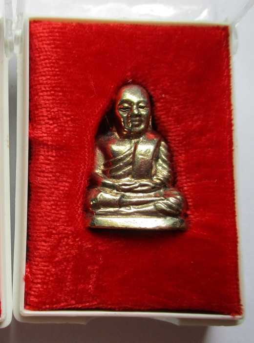หลวงพ่อเงินวัดยางสามต้น ปี 53 เนื้ออัลปาก้า องค์ที่ 2 กล่องเดิม (เคาะเดียว)