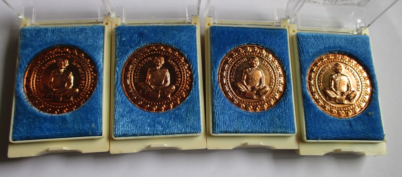 เหรียญมหาลาภหลวงพ่อลออ วัดหนองหลวง เนื้อทองแดง รวม 4 องค์ (เคาะเดียว)