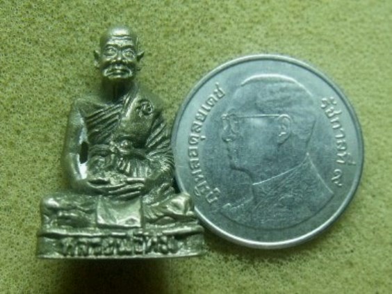 **วัดใจ**รูปเหมือนหลวงปู่ทิม วัดพระขาว จ.อยุธยา**ตอกโค้ด สวยๆ