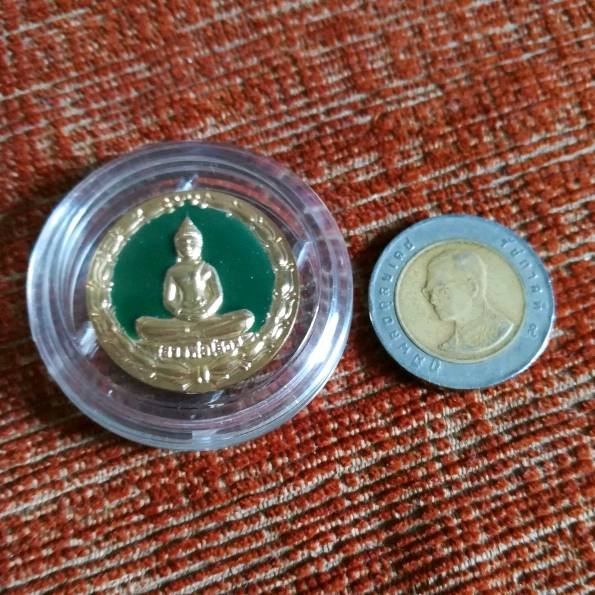 เหรียญหลวงพ่อโสธร อัญเชิญขึ้นจากน้ำ 241 ปี รุ่น1 เนื้อกะไหล่ทองลงยาสีเขียว มีโค๊ด