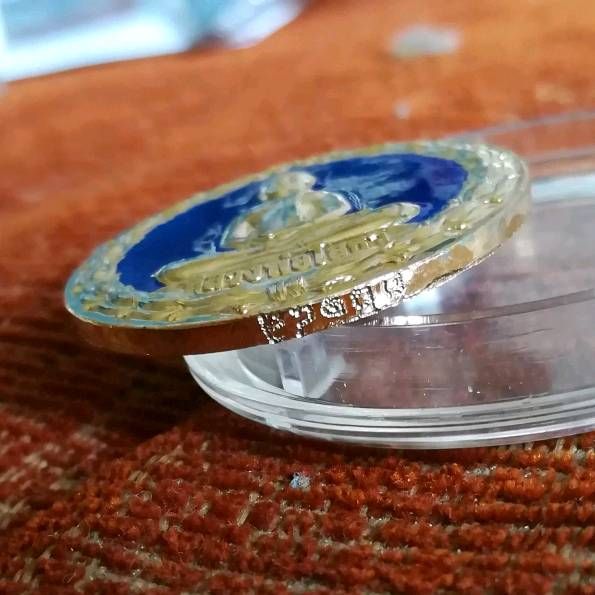 เหรียญหลวงพ่อโสธร อัญเชิญขึ้นจากน้ำ 241ปี รุ่น1 ปี2554 เนื้อกะไหล่ทองลงยาสีน้ำเงิน มีโค๊ด สวยๆเดิมๆ 