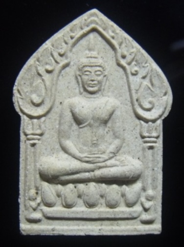**วัดใจ**ขุนเเผนเนื้อผงหลังยันต์ หลวงปู่ม่น วัดเนินตามาก จ.ชลบุรี ฝังตระกรุด ๒ ดอก ปี ๒๕๓๗**สวยๆ