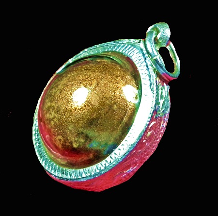 ลูกอมผงพรายกุมารบรอนซ์วานิช หลวงปู่ทิม วัดละหารไร่ เลี่ยมเงินพร้อมใช้