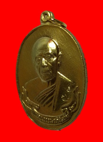 เหรียญหลวงปู่ทิม จมูกดโด่งพิมพ์ห่วงเชื่อม กะหลั่ยทอง มงคลศิลาฤกษ์ ปี 37 สภาพสวยวิ้งๆๆ ไม่มีกล่องครับ