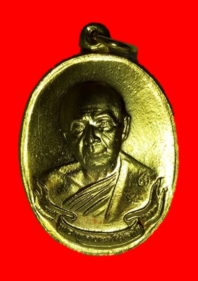 เหรียญหลวงปู่ทิม จมูกดโด่งพิมพ์ห่วงเชื่อม กะหลั่ยทอง มงคลศิลาฤกษ์ ปี 37 สภาพสวยวิ้งๆๆ ไม่มีกล่องครับ