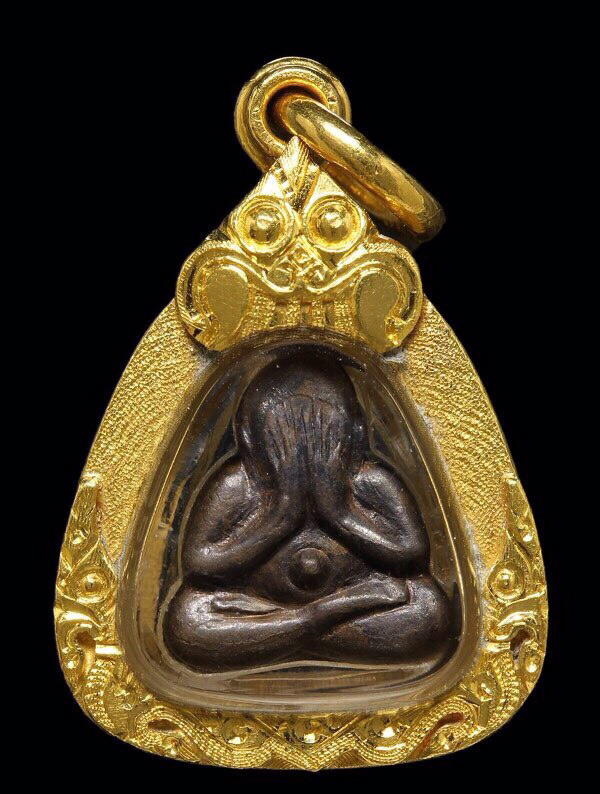 พระปิดตาหลังรูปเหมือน หลวงปู่ทิม วัดละหารไร่ สะดือขีด นิยมสุด เนื้อนวโลหะ  