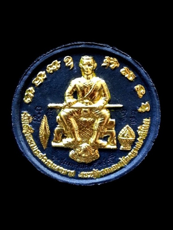 พระพุทธชินราชประทับราหู รุ่นมหาโภคทรัพย์ปี50 (พิมพ์ใหญ่) "เนื้อผงไม้พญางิ้วดำ(ปิดทอง) พร้อมกล่องเดิม