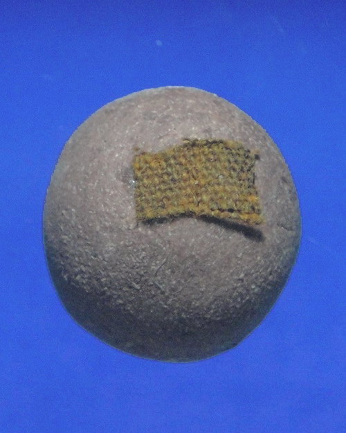 เคาะเดียวครับ ลูกอมชานหมากติดจีวร หลวงปู่หมุน ฐิตสีโล 