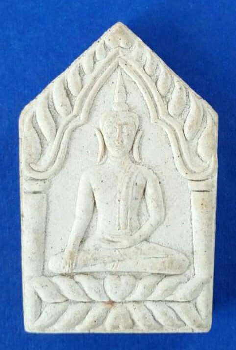 ขุนแผนเนื้อผงพุทธคุณ หลังตรายาง หลวงปู่หมุน วัดบ้านจาน ออกที่วัดสุทัศน์ 2543