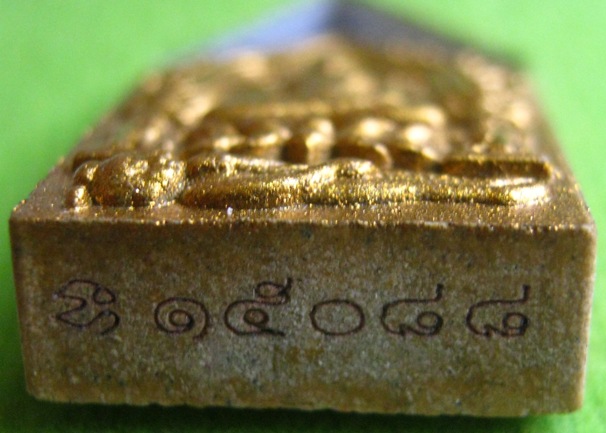 ขุนแผนผงพรายกุมาร"รุ่นเพชรน้ำเอก"พิมพ์เล็ก หลังโรยพลอย ปี2557หมายเลข15088พร้อมกล่อง ปลุกเสกโดยหลวงพ่