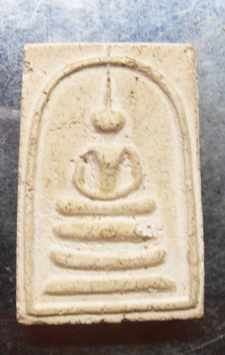 พระสมเด็จหลวงปู่นาค พิมพ์เกศยาวทะลุซุ้ม สวยๆครับ