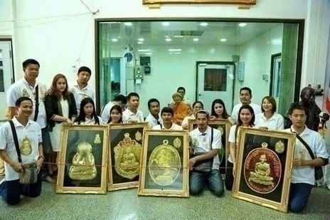 เหรียญรูปไข่ หลวงพ่อคูณ ปี2557 รุ่นเพชรบูรพา เนื้อเงิน หมายเลข63 พร้อมกล่องเดิม