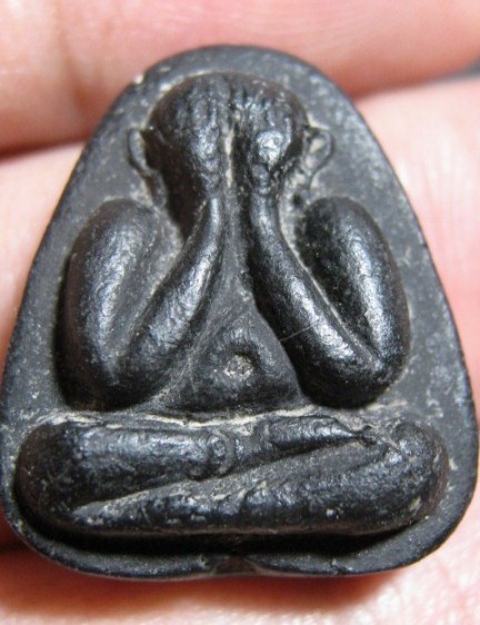 พระปิดตา ปี2516 เนื้อดำ วัดยายร้า จ.ระยอง หลวงปู่ทิม ปลุกเสก สภาพพอสวย