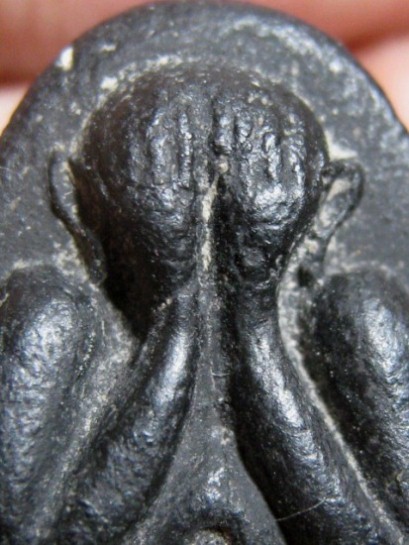 พระปิดตา ปี2516 เนื้อดำ วัดยายร้า จ.ระยอง หลวงปู่ทิม ปลุกเสก สภาพพอสวย