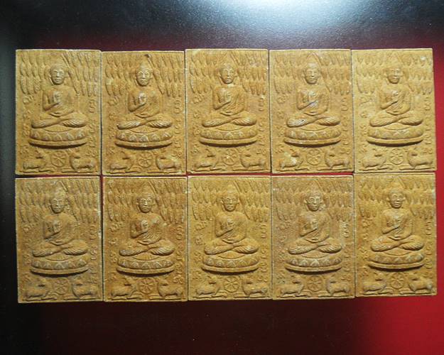  กวางเล็ก รุ่น2เนื้อผงไม่เคลือบ หลวงพ่อจรัญ วัดอัมพวัน สิงห์บุรี ออกวัดบางพาน10องค์เคาะเดียว