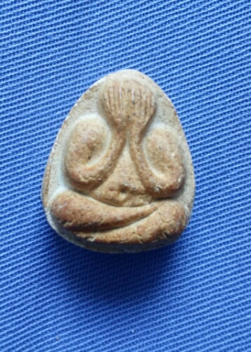 ปิดตาหลวงปู่โต้ะ วัดลาดปลาเค้า ปี21. เนื้อผง  เคาะเดียว 1