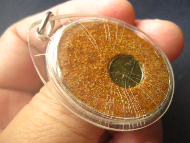 เหรียญไข่หลวงพ่อพุทธโสธร วัดโสธรวราราม ฉะเชิงเทรา เนื้อกระเบื้องหลังคาโบสถ์ ปี 2538