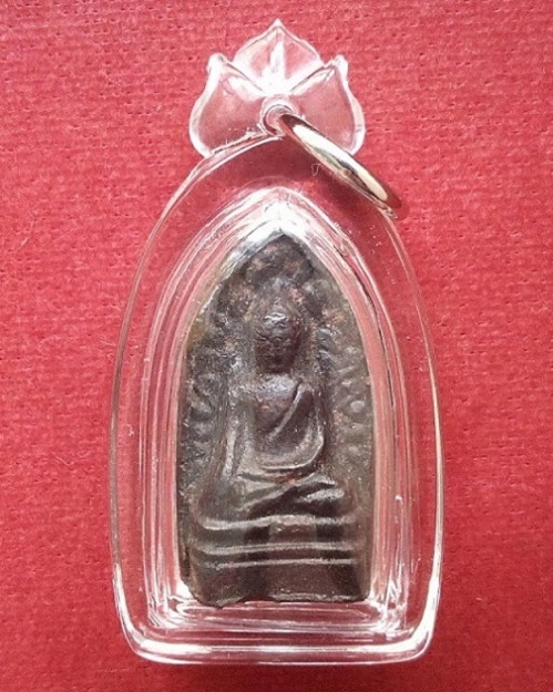 พระรอด หลวงพ่อแพ วัดพิกุลทอง สิงห์บุรี รุ่นจงอางศึก ปี 2514 เนื้อผงใบลาน...เคาะเดียวแดง...