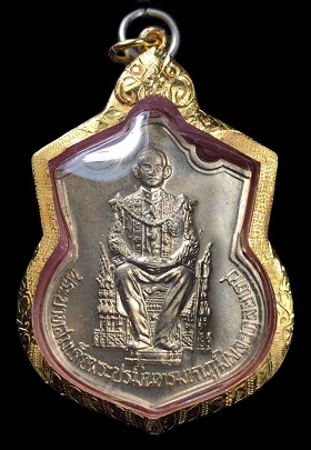 เหรียญทรงนั่งบัลลังค์ทรงครองราชย์ 50 ปี ปี 39 เนื้ออัลปาก้าบล็อกกระบี่ยาวนิยมมีซองพร้อมเลี่ยมทองครับ