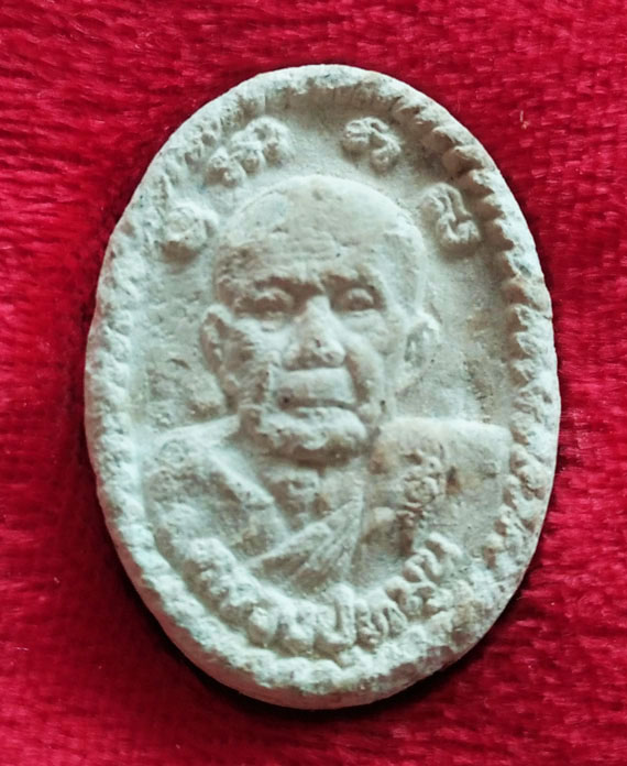 เคาะเดียว พระผงยันต์ดวงเศรษฐี หลวงปู่หมุน ปี43 เนื้อโทนขาว หู ตา ชัด สมบูรณ์ไม่มีแตก ราน