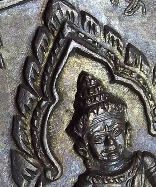 บล็อควงเดือน!!...เหรียญสมเด็จจอมสุรินทร์(จอมสุรินทร์เหลี่ยม) เนื้อทองเเดงรมดำ พิมพ์ช้างมีหาง ปี 2513