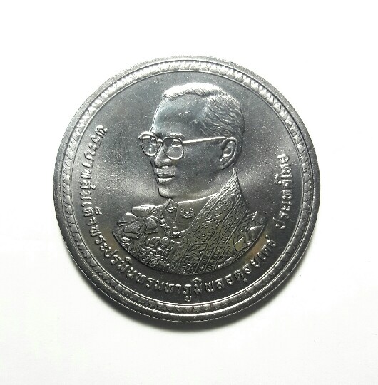 ตามภาพ เหรียญในหลวงรัชกาลที่ 9 เคาะเดียว