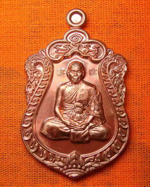 เหรียญเสมา ๗ รอบ หลวงพ่อสิน วัดละหารใหญ่ ปี ๒๕๕๕ เนื้อทองแดง  โค็ตศาลา ๕ หลัง เลข ๗๙๘๕