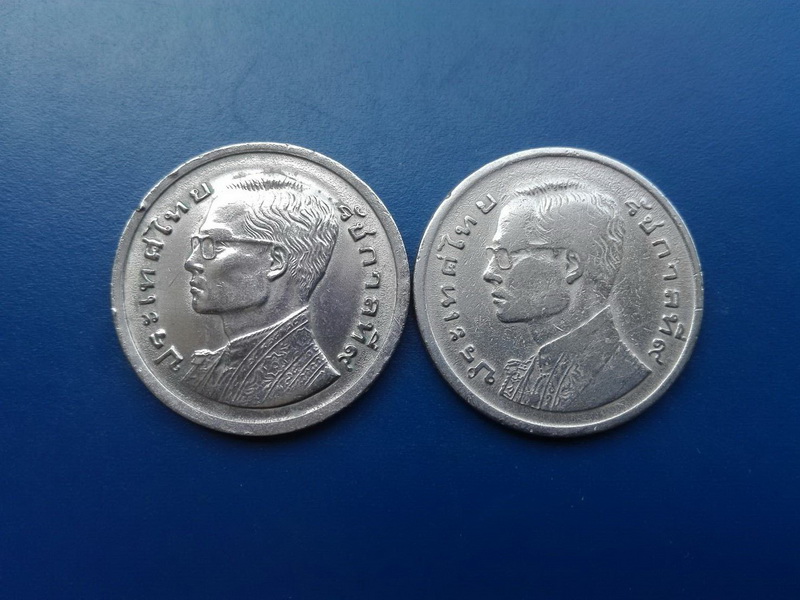 เหรียญ 1 บาท ปี 2520 หลังเรือหงส์ ภู่สั้น+ภู่ยาว#2