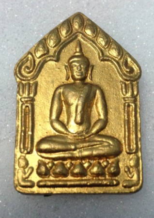 พระขุนแผนรุ่นผ้าป่า ปี 46 เนื้อผงพรายกุมาร