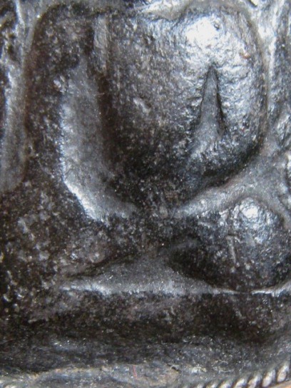 พระเกศาครูบาศรีวิชัย พิมพ์พระเปิม เนื้อใบลาน จ.เชียงใหม่ มีเลี่ยมเงินจับขอบ