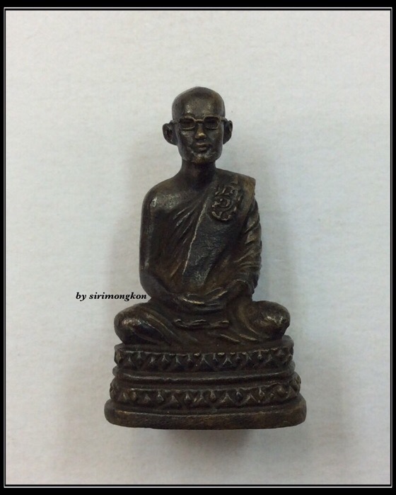 พระบรมรูปหล่อ ในหลวง รัชกาลที่9 ทรงผนวช พิมพ์ลอยองค์ เนื้อโลหะรมดำ สวยๆเดิมๆ *****ไม่ทราบที่ #3