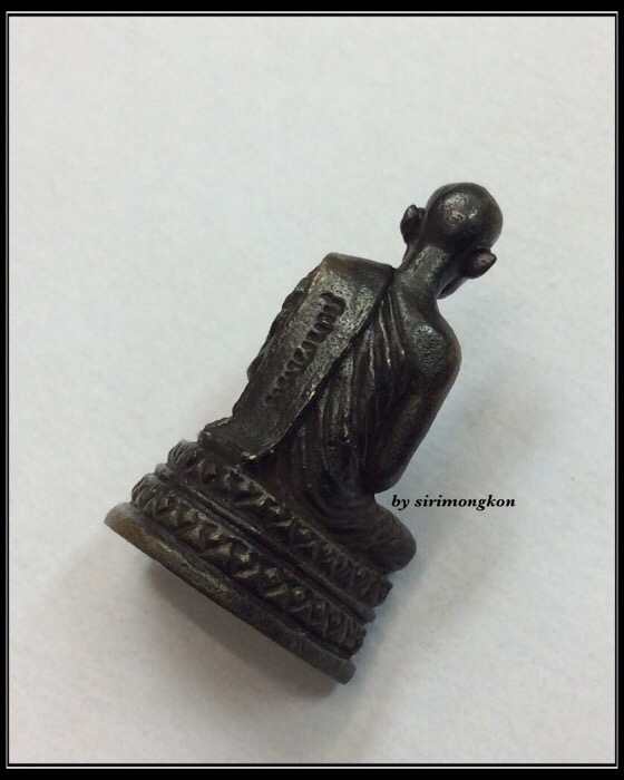 พระบรมรูปหล่อ ในหลวง รัชกาลที่9 ทรงผนวช พิมพ์ลอยองค์ เนื้อโลหะรมดำ สวยๆเดิมๆ *****ไม่ทราบที่ #3