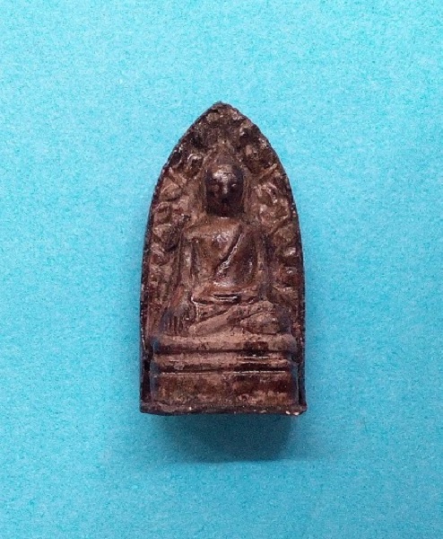 พระรอด หลวงพ่อแพ วัดพิกุลทอง สิงห์บุรี รุ่นจงอางศึก ปี 2514 รักแดง...เคาะเดียวแดง...