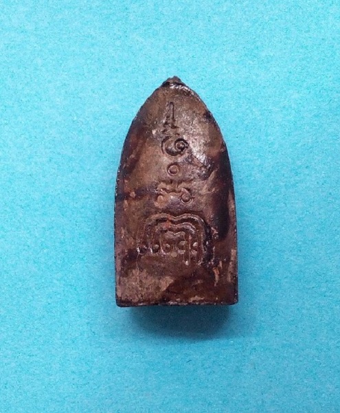 พระรอด หลวงพ่อแพ วัดพิกุลทอง สิงห์บุรี รุ่นจงอางศึก ปี 2514 รักแดง...เคาะเดียวแดง...